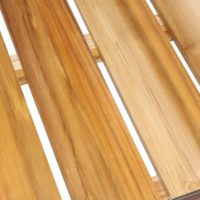 SHINE Table de style industriel avec structure de tubes en fer de 3cm, et plateau en bois de teck. Produit fabriqué par MisterWils, les dimensions et finitions sont personnalisables.