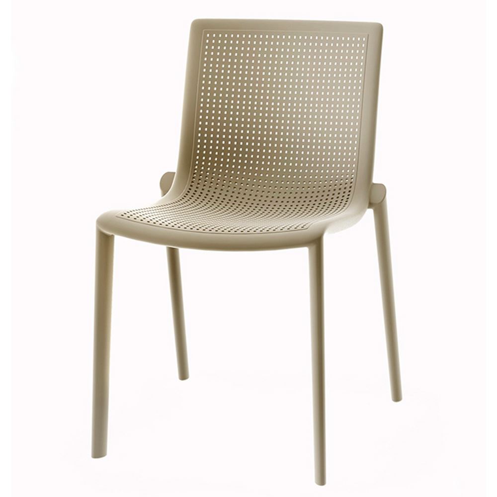 mister-wils-silla-polipropileno-exterior-beekat-arena BEEKAT Silla apilable para terraza en fibra de vidrio inyectada. Encuéntrala en MisterWils. Más de 4000m² de exposición y almacén. Aparadores, Cartelería artística, Complementos, Estantes, Iluminación, Mesas, Outlet, Plantas Artificiales, Sillas, Sofás y bancos, Taburetes, Ventilación.