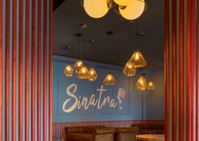 Sinatra, un nouveau bar à la mode à Séville, avec MisterWils, furniture for free souls, architecture d'intérieur, vintage...