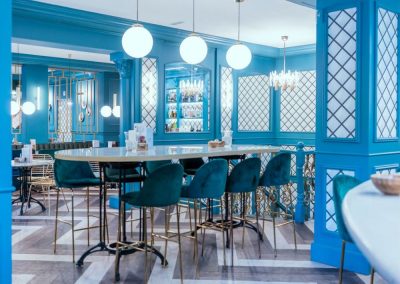 Jaleo, un restaurant de style rétro à Madrid, avec MisterWils, furniture for free souls, vintage, scandinave, sofas, chaises, tabourets, canapés, tables...