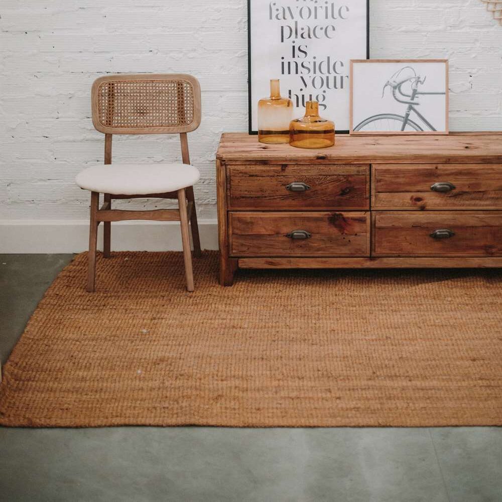 SILLA DE MADERA BORIS de estilo vintage-bistró tapizada en loneta y respaldo de enea 6