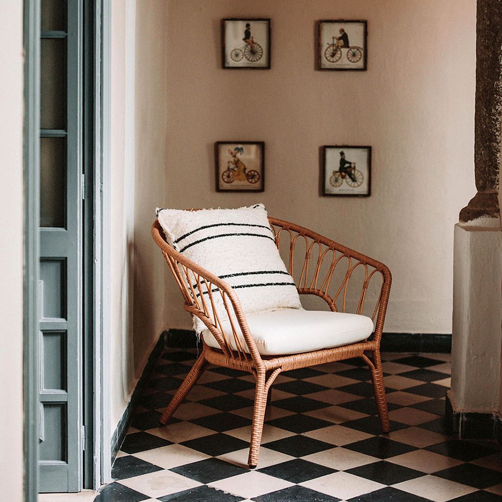 SILLÓN RATTÁN SINTÉTICO OGARO válido para exterior. Encuéntralo en MisterWils. Más de 4000m2 de exposición y almacén. sesion 1