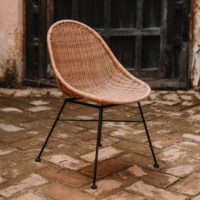 CHAISE EN ROTIN SYNTHÉTIQUE DABILY style Scandinave. Trouvez-la chez MisterWils. Plus de 4000m² d'exposition.