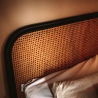 NOMAD NATURAL Tête de lit de style Japandi fabriquée en bambou et fibres de rotin naturel | Trouvez-la chez MisterWils. 6