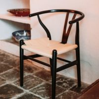 CHAISE EN BOIS WEGNER de style Scandinave | Trouvez-la chez MisterWils. Plus de 4000m² d'exposition.30