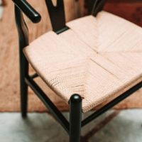 CHAISE EN BOIS WEGNER de style Scandinave | Trouvez-la chez MisterWils. Plus de 4000m² d'exposition.31