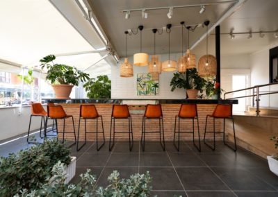 Wanna Food & Drink, rouvre ses portes dans un nouveau style | MisterWils furniture for free souls. 4