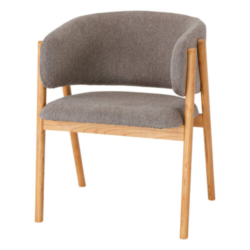 Silla de madera Avelines, de estilo Nórdico. Fabricada en madera de olmo torneada. Acabado natural. Assise et dossier tapissés en tissu.marrón
