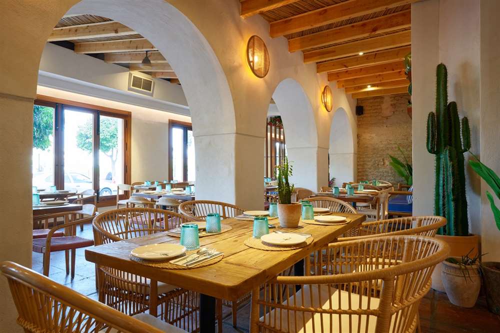 La Salina, Cocina con Vistas mesa grande tapa wales