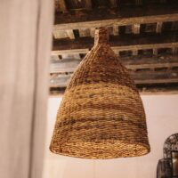 LAMPE PLAFONNIER EN FIBRES DE BANANIER ABACA style Shabby Chic | Trouvez-le chez Mister Wils. Plus de 4000m² d'exposition.4