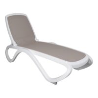 CHAISE LONGUE D'EXTÉRIEUR OLARGA, style moderne | Trouvez-la chez MisterWils. Plus de 4000m² d'exposition. 1