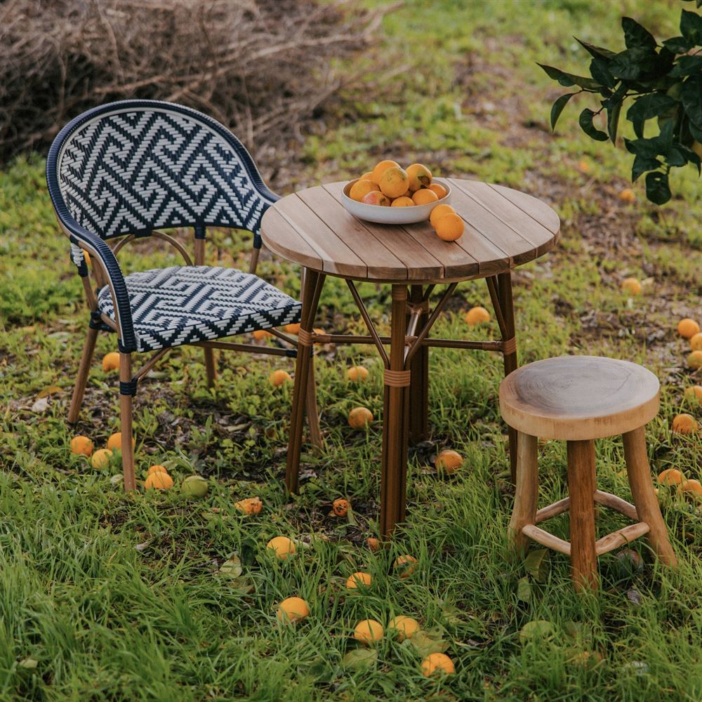 TABURETE BAJO DE MADERA MANAO. Encuéntralo en MIsterwils. Más de 4000m2 de exposición y almacén.5
