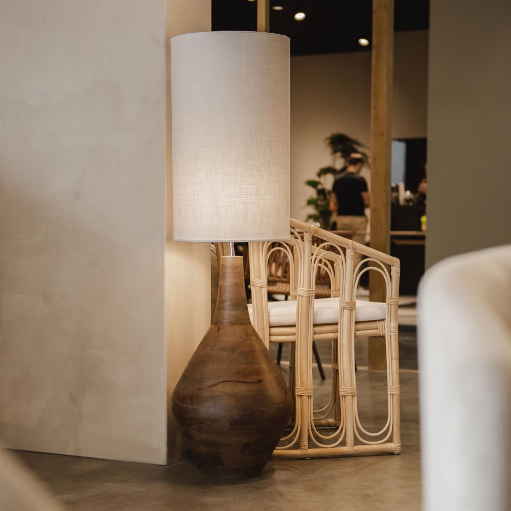 LAMPE SUR PIED SUGY, style méditerranéen | Trouvez-la chez MisterWils. Plus de 4000m² d'exposition. 6