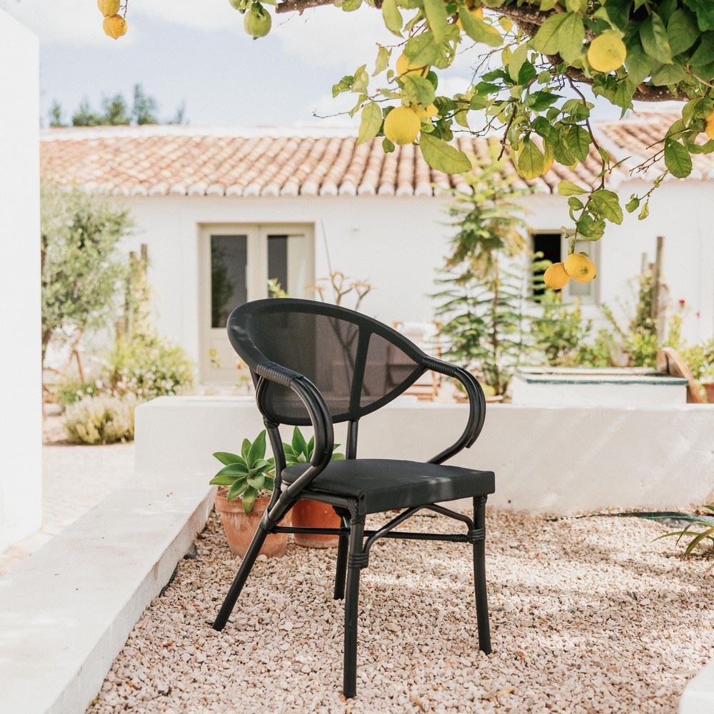 SILLA DE EXTERIOR VOLDEM estilo Bistró. Sesion fotos Portugal verano 2024