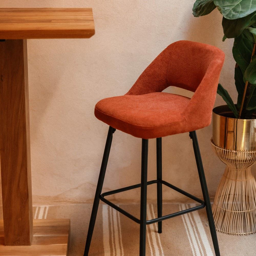 TABURESTE ALTO TAPIZADO BANGASY | Sesion fotos Medina Sidonia