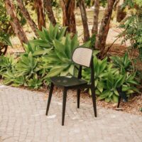 CHAISE EN BOIS CARLOT, de style Bistrot | Trouvez-la chez MisterWils. Plus de 4000m² d'exposition. Shooting Photo 3