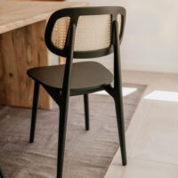 CHAISE EN BOIS CARLOT, de style Bistrot | Trouvez-la chez MisterWils. Plus de 4000m² d'exposition. Shooting Photo 4